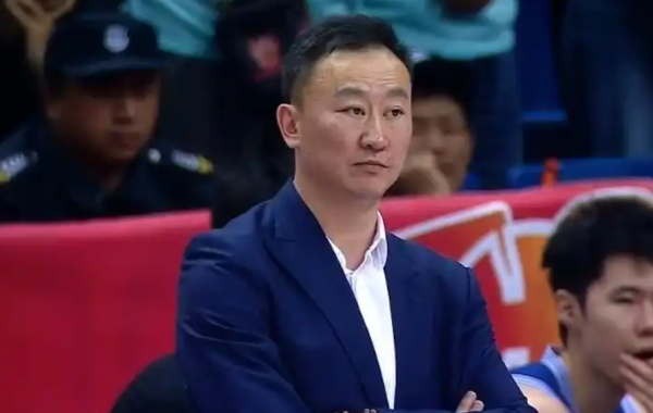 信康优配 刘维伟已续约青岛，球队给足信任！杨瀚森若选中，内线压力递增！